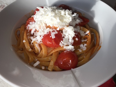 Linguine with Fresh Tomatoes and Garlic