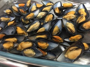 Mussels Graten with red pesto 02
