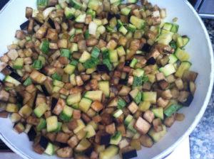 pan_cook_aubergine_courgettesFusilli_bucati_lunghi_vegan_sauce_gragnano_taste_with_gusto