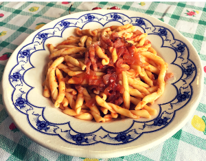 taste_with_gusto_strozzapreti_shallot_dish_ready_300