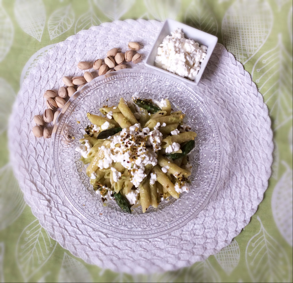 be_funky_Pasta_salad_with_asparagus_pesto_cottage_cheese_and_pistachios