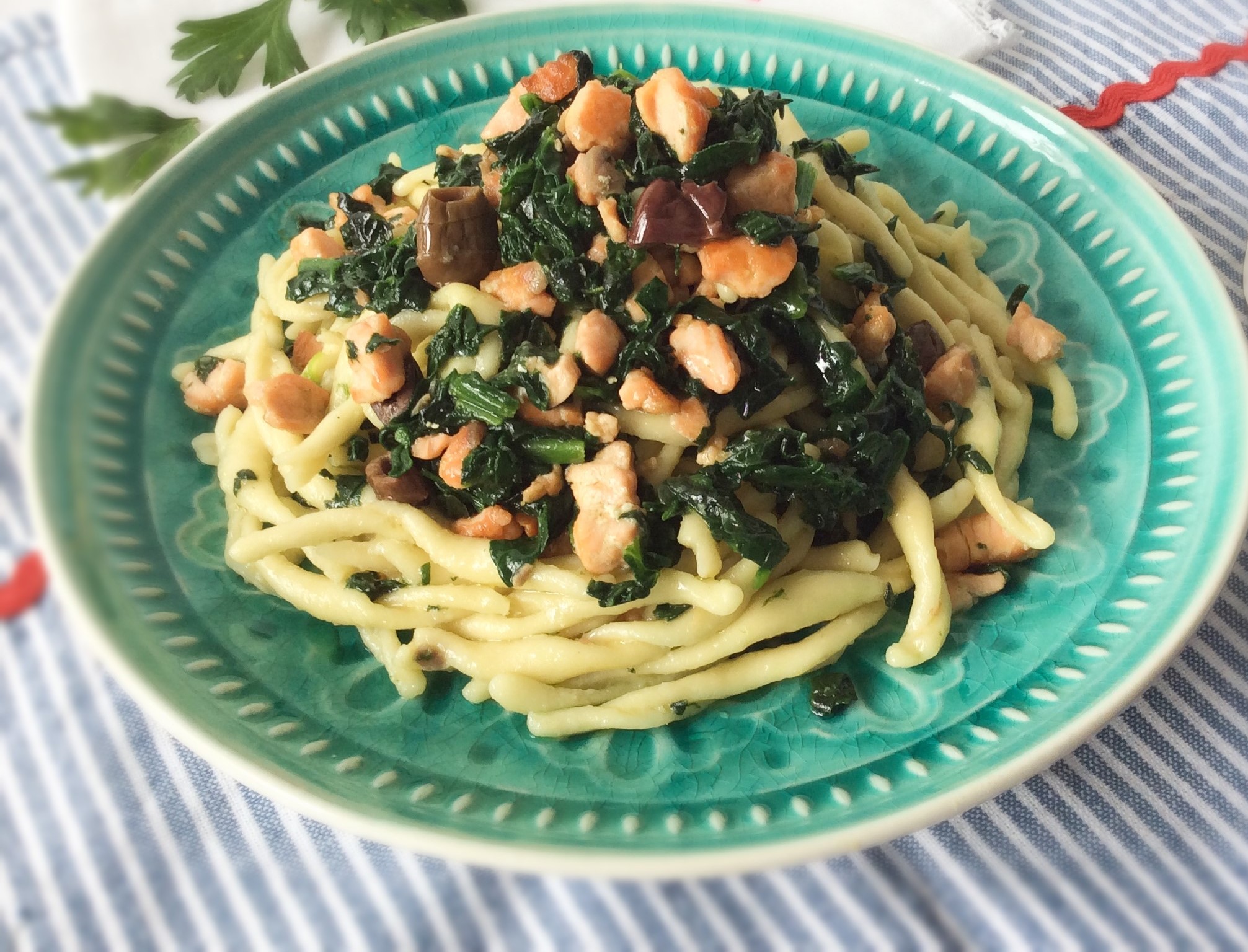 bf_8_Pasta_salmon_olives_spinach_recipe_taste_with_gusto