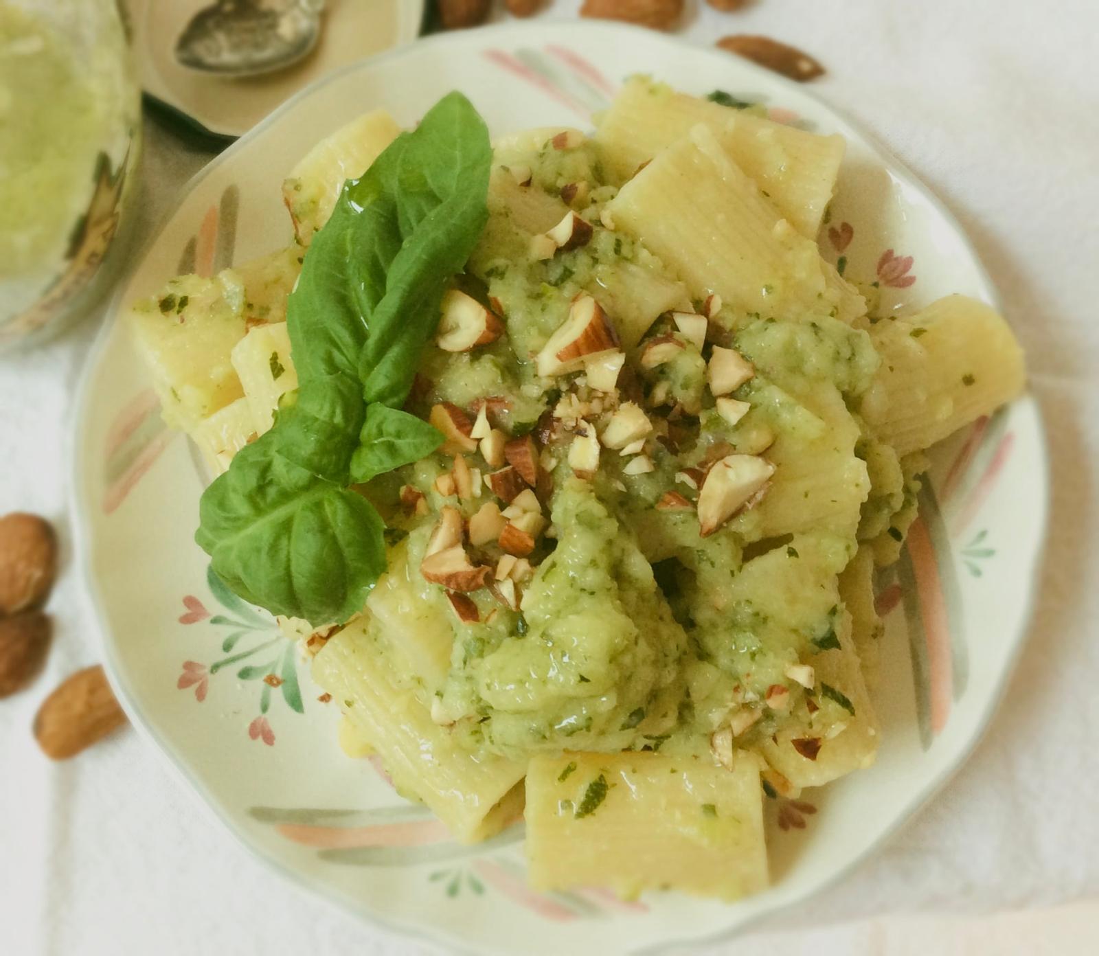 1_Pasta_with_courgettes_paté_toasted_almonds_and_fresh_basil